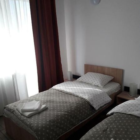 Ferienwohnung Cazare Neu-Arad Autostrada Exterior foto